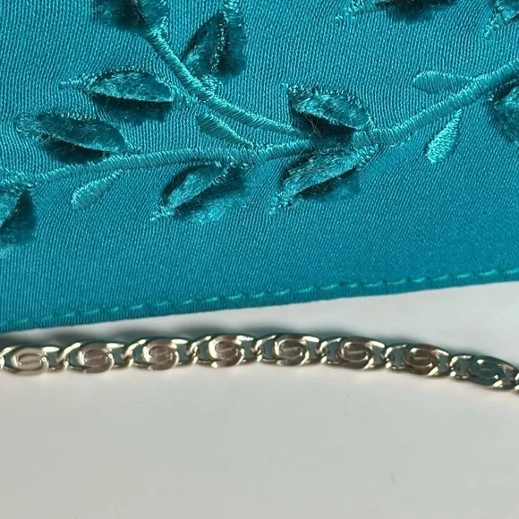 BEN MARC INTERNATIONAL satin clutch velvet vines and flowers embroidered pretty - Picture 9 of 15